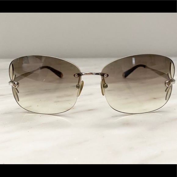 Louis Vuitton Accessories - Authentic Louis Vuitton sunglasses 😎